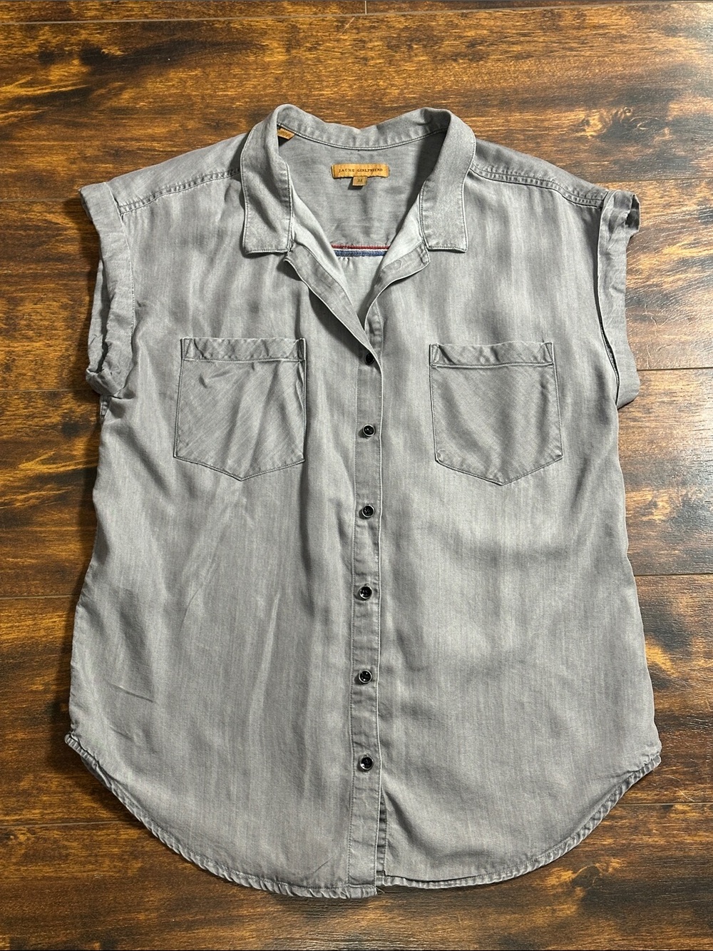 ✨ Jack’s Girlfriend Gray Tencel Button Down Top M Soft & Flowy